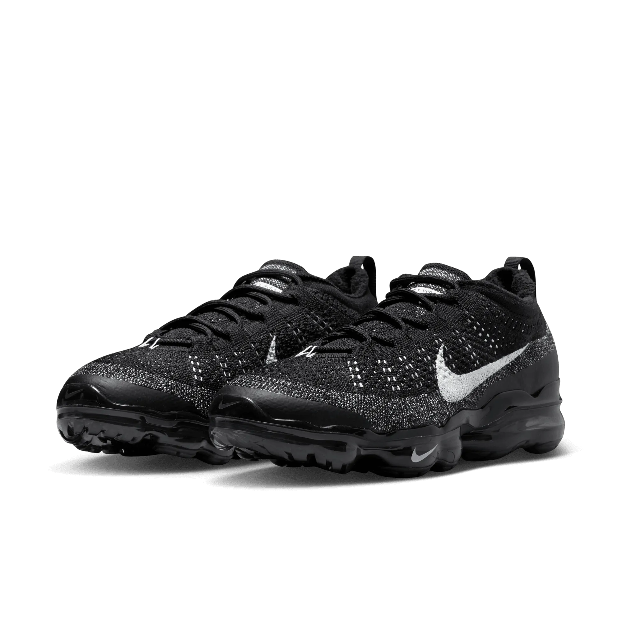 Nike - Men - Air Vapormax Flyknit - Black/White